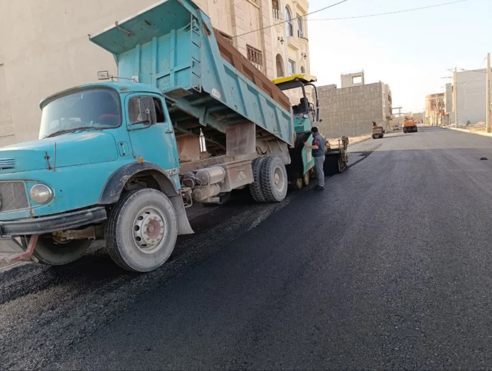 پیشرفت ۹۰ درصدی پروژه روکش آسفالت ۶۸ هزار متری محله جمکران تا پایان سال