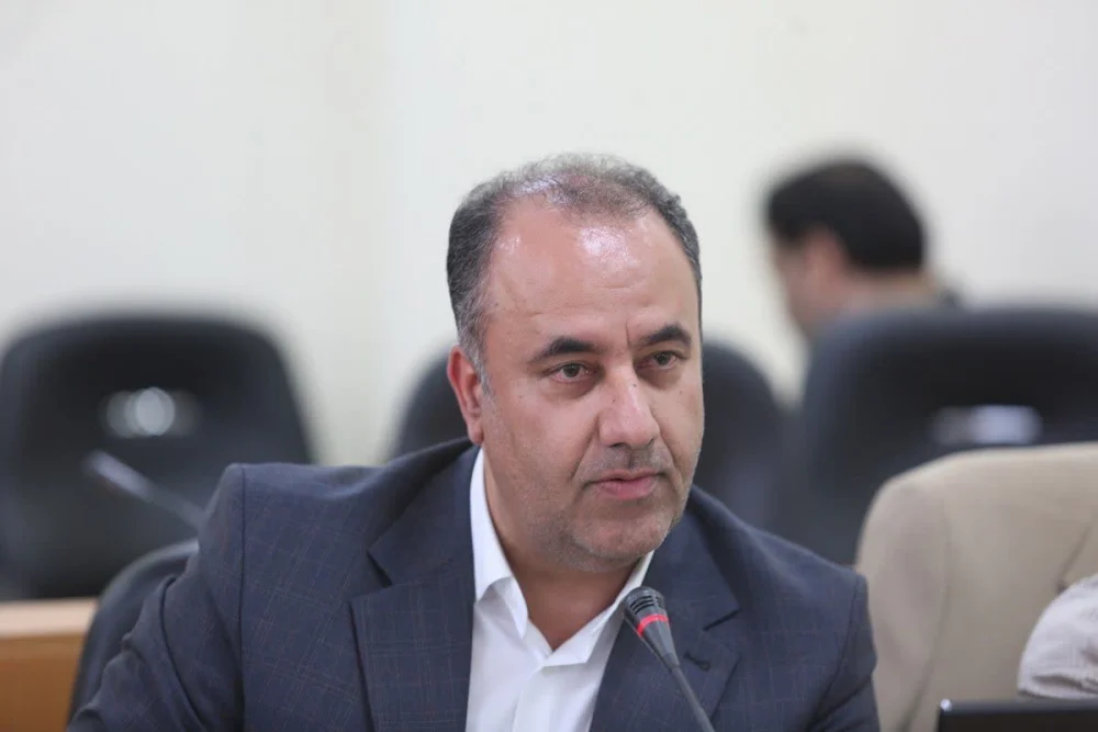 بسیج امکانات و تجهیزات شهرداری قم در مناطق آسیب دیده جنگ صهیونی-آمریکایی