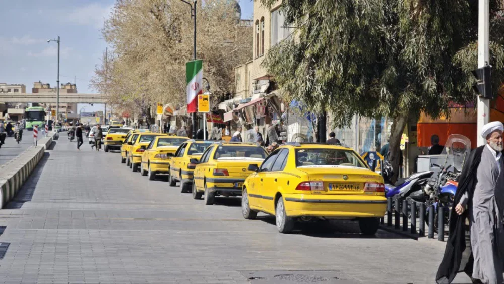 فعالیت مستمر ناوگان تاکسیرانی شهرداری قم در تمامی خطوط شهری