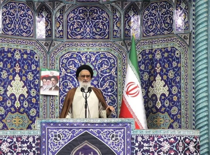 امام جمعه قم: جنایتکاران را برای محاکمه پشت میز می‌کشانیم