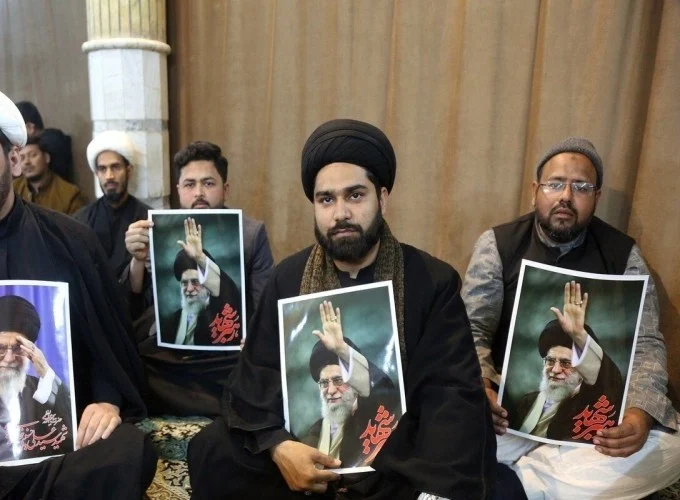 تجدید عهد علما و طلاب هندی با امام شهید+ عکس