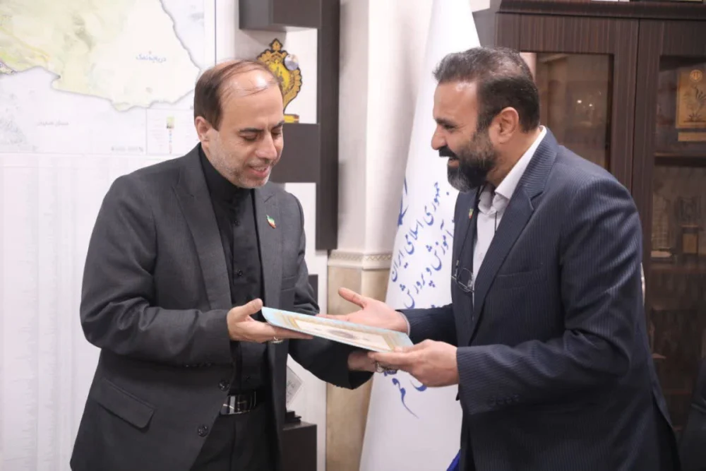 تجلیل مدیرکل آموزش و پرورش قم از همکاری تاکسیرانی شهرداری در تأمین سرویس مدارس
