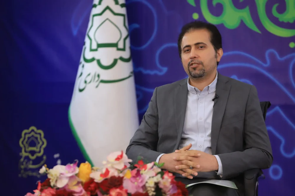 گام‌های جدید شهرداری قم در پیاده‌محوری؛ سنگ‌فرش، مکانیزه‌سازی معابر و اصلاح تقاطع‌ها