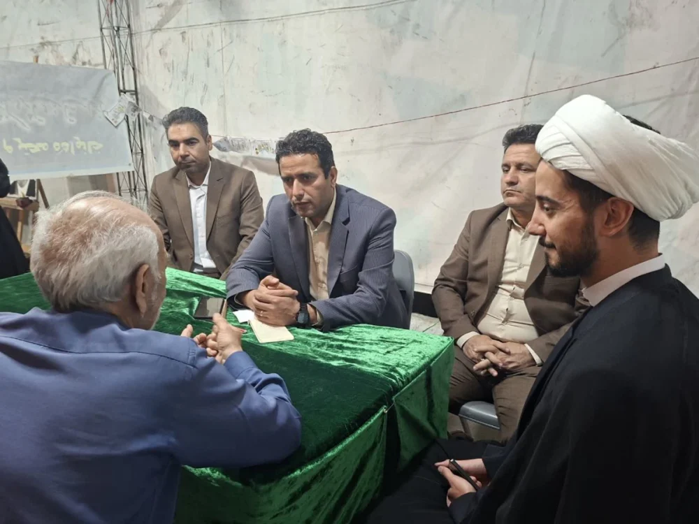 رسیدگی مستقیم به مطالبات شهروندان منطقه ۷ قم در میز خدمت موکب امام‌زاده احمد خاکفرج