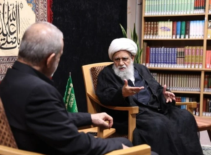 آیت الله کریمی جهرمی: مردم باید در جریان محدودیت‌های کشور قرار گیرند