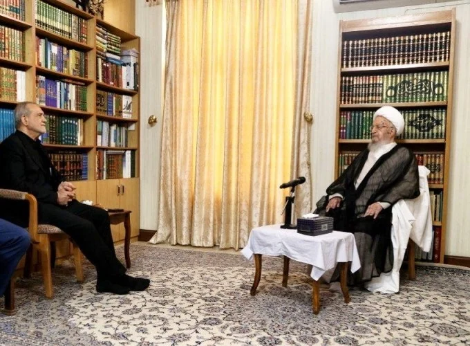 آیت‌الله مکارم شیرازی: حفظ جایگاه رهبری و اقتدار برابر دشمن ضروری است
