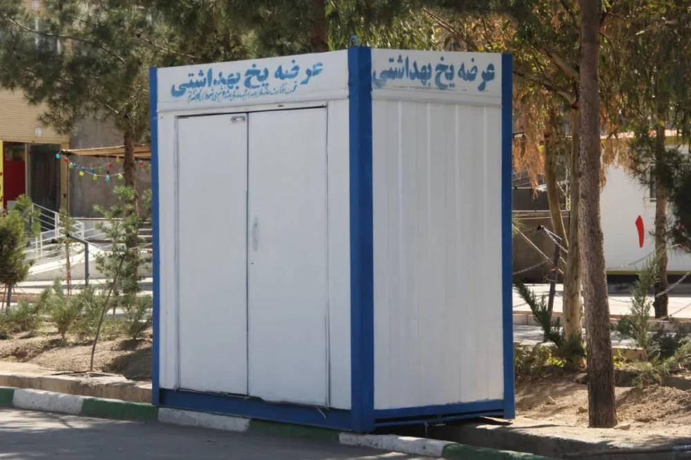 تامین یخ و آب معدنی توسط سازمان ساماندهی مشاغل شهرداری قم در تاسوعا و عاشورای حسینی