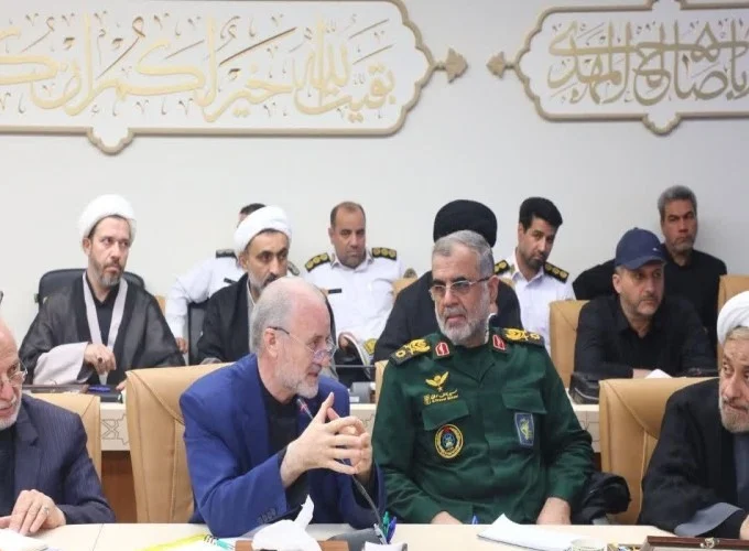 دبیرخانه دائمی بزرگداشت رهبر شهید در قم تشکیل شود