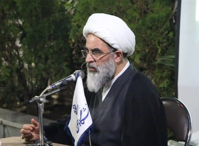 صلابت امام(ره) برابر دشمنان ناشی از ایمان راسخ به خدا، هدف و مردم بود