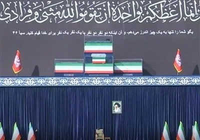 آیت‌الله جوادی آملی بر پیکر رهبر شهید در قم نماز اقامه می‌کنند