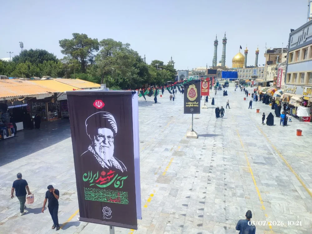 تمهیدات ویژه برای میزبانی از زائران تشییع امام شهید در قم/از تقویت آنتن‌دهی اطراف حرم مطهرتا بهسازی فضاهای خدماتی در میدان امام خمینی(ره)