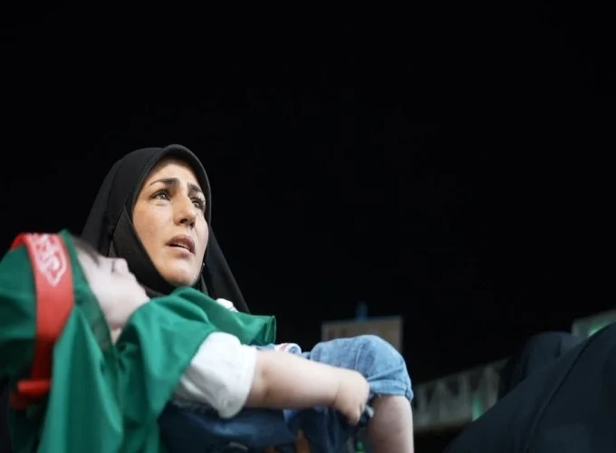 سربازان کوچک انقلاب در قم؛ روایت بیعت مادران و نوزادان با ولایت + فیلم