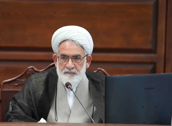 قاضی باید در اجرای عدالت ثابت‌قدم، محکم و استوار عمل کند