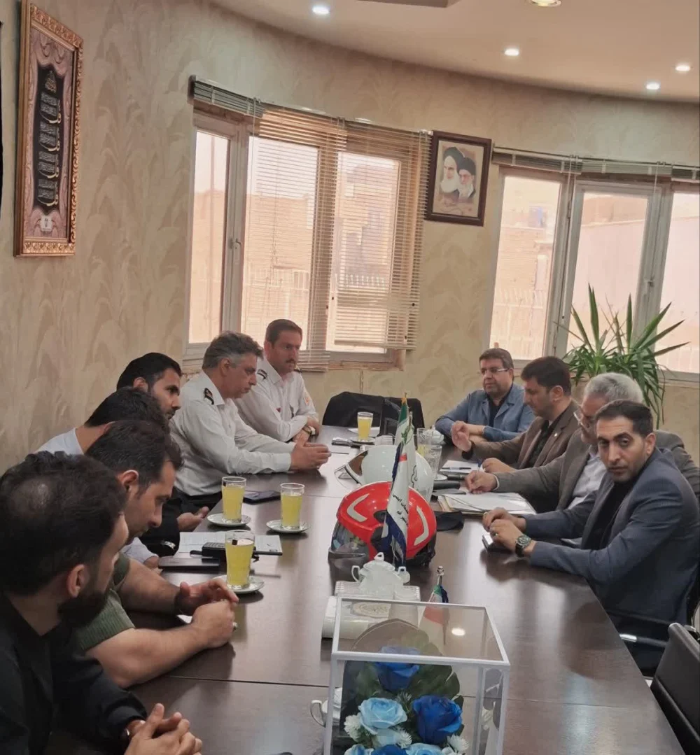 مطالبات کارکنان آتش‌نشانی قم بررسی شد/ پیگیری افزایش مزایا و رفاه پرسنل در دستور کار