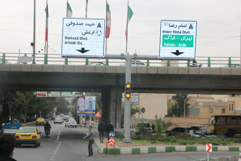 نصب بیش از ۴۵۰۰ ابزار اطلاع‌رسانی برای راهنمایی زائران مراسم تشییع در قم