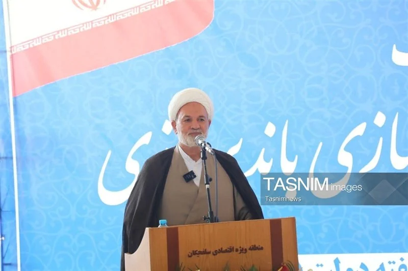 احداث فرودگاه قم مطالبه عمومی مردم و مورد تأکید مراجع و بزرگان است
