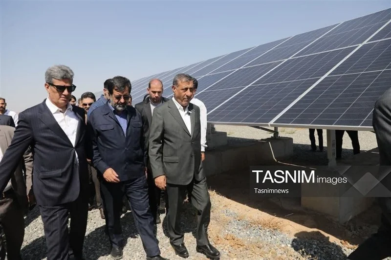 افتتاح ۵ نیروگاه خورشیدی با ظرفیت ۱۵ مگاوات در قم