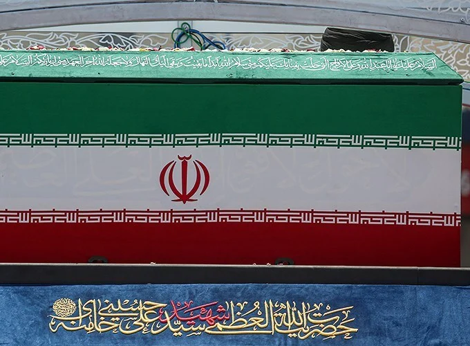 ببینید| بالگرد حامل پیکر امام شهید به قم رسید