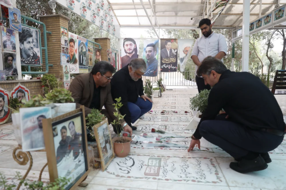 شهردار کلانشهر قم بر مزار شهید خبرنگار «مسعود سلیمی» حاضر شد