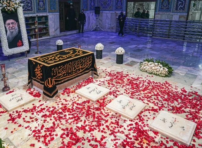 شکوه وداع در حریم شمس‌الشموس