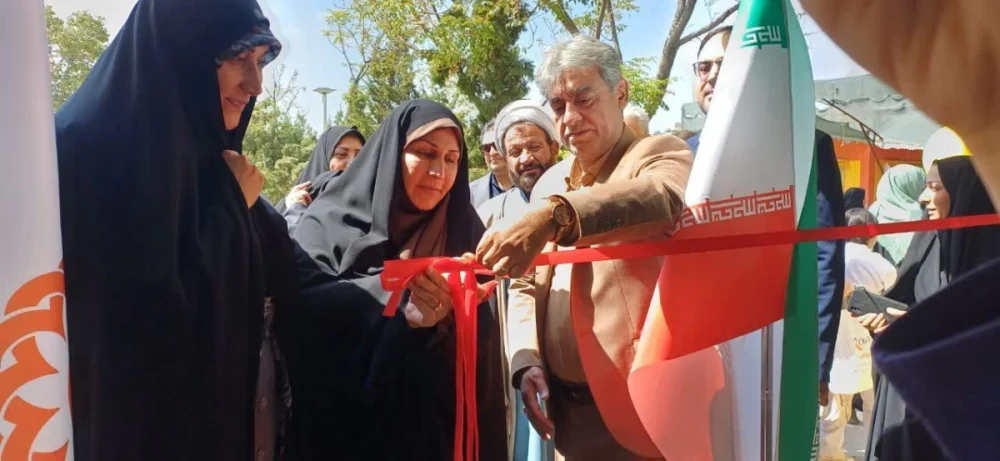 نمایشگاه محصولات و تولیدات مددجویان بهزیستی در قم برگزار شد