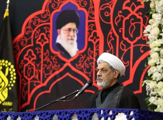 ۱۰ ویژگی پیامبر(ص) در آیه ۱۵۷ سوره اعراف