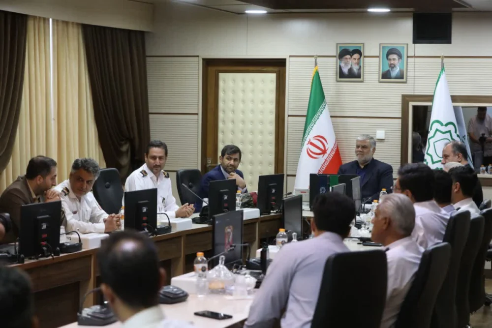 آتش‌نشانان نماد ایثار و فداکاری در میدان بحران هستند/تداوم پیگیری مطالبات آتش‌نشانان قمی