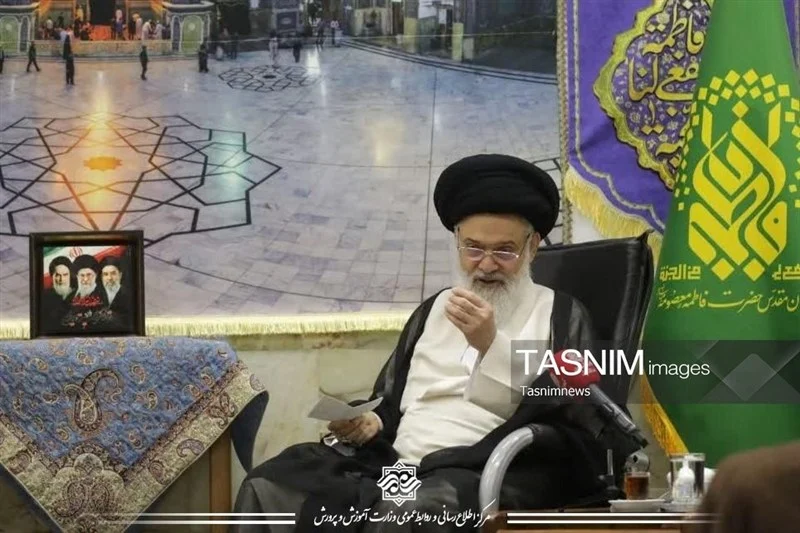 آیت‌الله حسینی بوشهری: مدارس باید از آسیب‌های فضای مجازی مصون بماند