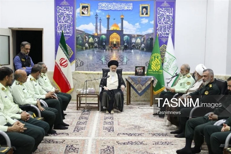 آیت‌الله حسینی بوشهری: مردم در کنار نیروهای انتظامی ایستاده‌اند