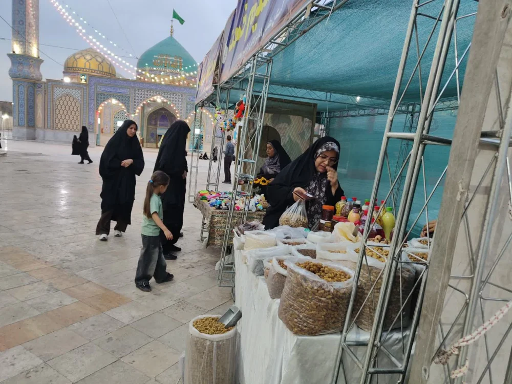 بازارچه «شمیم خدمت»؛ فرصتی برای حمایت از تولیدات خانگی در آستان مقدس امامزادگان ابراهیم و محمد(ع)