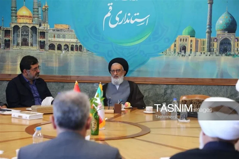 تعامل ائمه جمعه و مسئولان با مردم، گره‌گشای مسائل استان قم است