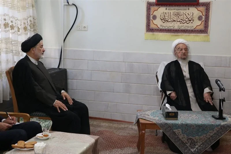 دیدار عارف با آیت‌الله مکارم شیرازی در قم