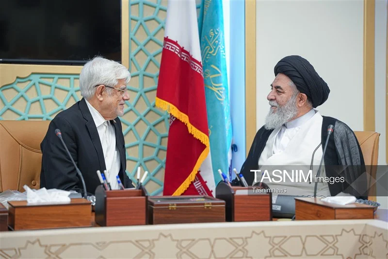 دیدار عارف با تولیت مسجد جمکران