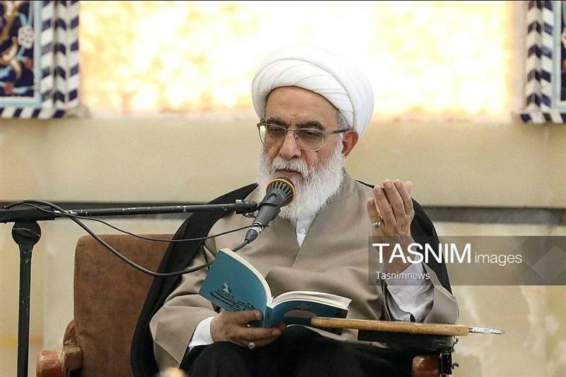 رهبر انقلاب ادامه‌دهنده راه امام راحل و امام شهید است