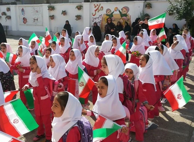 زنگ پرچم برای نخستین‌بار در مدارس قم نواخته می‌شود