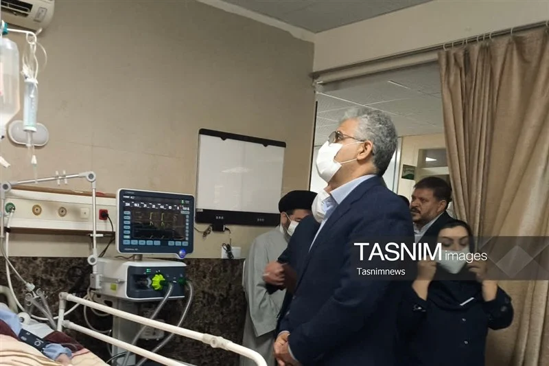 عیادت نماینده وزیر بهداشت از آیت‌الله شبیری زنجانی