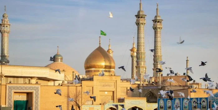 مرمت تخصصی درهای تاریخی حرم حضرت معصومه(س)