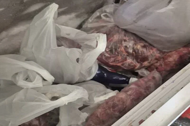 ۲ تن انواع فرآورده گوشتی غیر بهداشتی در قم کشف شد