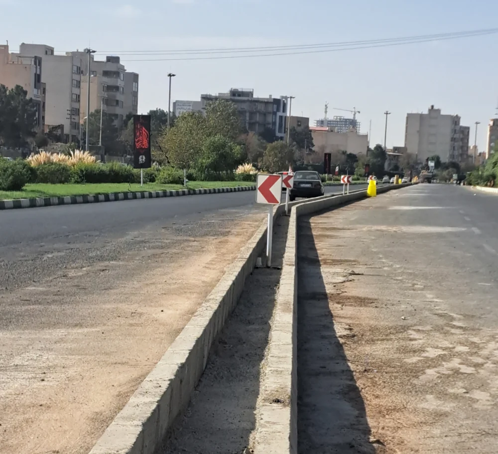 انجام اصلاح هندسی بلوار شهید سلیمانی قم با هدف افزایش ایمنی تردد