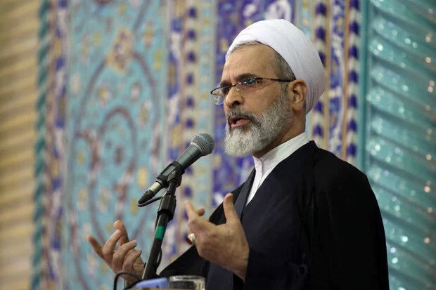 ایران در صورت حماقت دشمنان برگ‌های جدیدی از قدرت خود را رو خواهد کرد