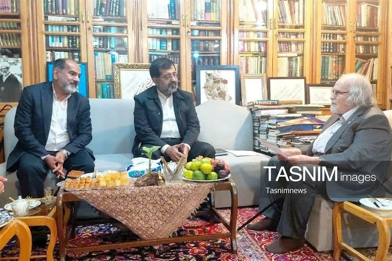 بررسی راهکارهای حمایت از شعر آیینی و شعر مقاومت