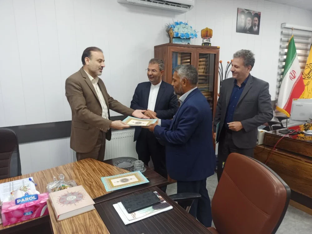 تجلیل از تلاشگران حوزه سرویس دانش آموزان مدارس در سازمان تاکسیرانی قم