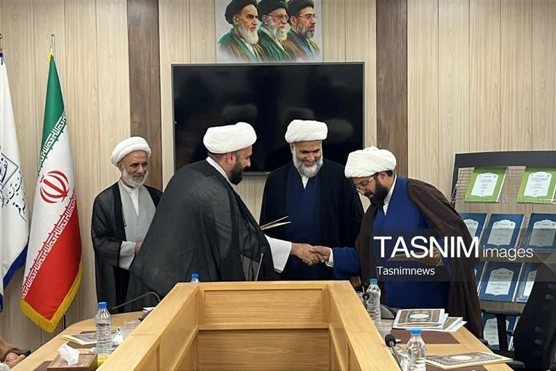 تقدیر از پایان‌نامه‌های برتر حوزوی با محور اندیشه امامان انقلاب+ فیلم