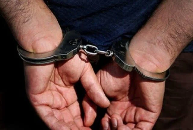 دستگیری سارق داخل خودرو با ۳۰ فقره سرقت در قم