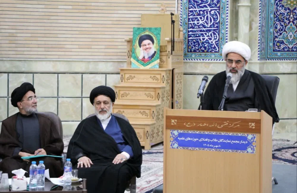 زمینه رشد علمی طلاب انقلابی فراهم شود