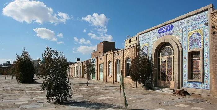 سنگ قبرهای ناهمگون تهدیدی برای ایمنی شهروندان