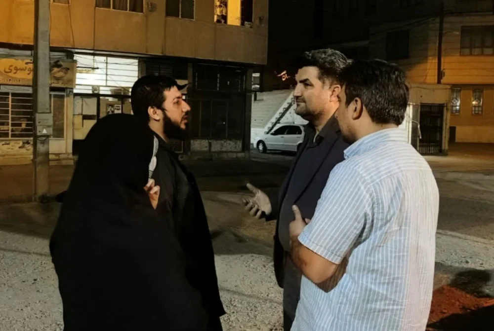 مدیر منطقه یک شهرداری قم در دیدار با شهروندان/دوشادوش مردم برای رفع مشکلات ایستاده ایم