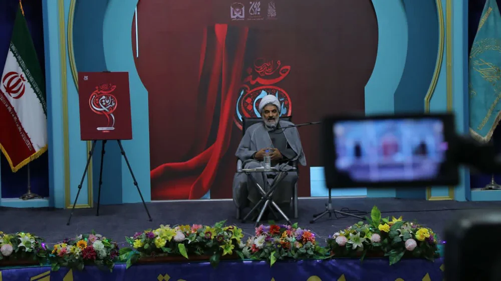 ملت ایران با الگوگیری از امام حسین(ع) از آرمان‌های خود عقب‌نشینی نمی‌کند