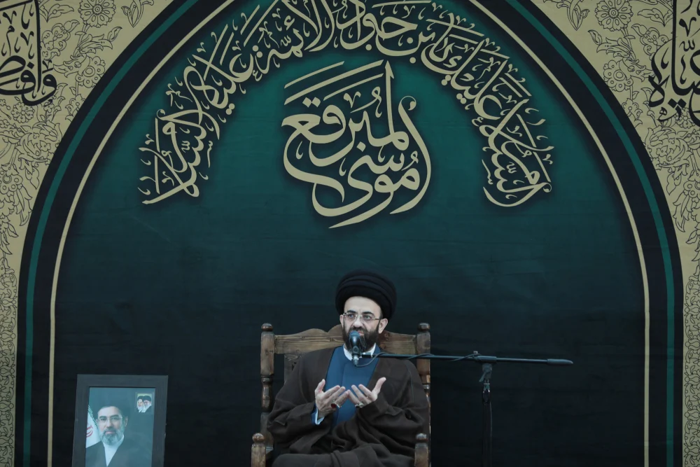پرچم بقاع متبرکه نماد هویت دینی و پرچم هدایت و تقواست