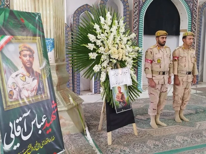 پیکر شهید مدافع امنیت عباس آقایی در قم تشییع و در گلزار شهدای علی بن جعفر(ع) آرام گرفت